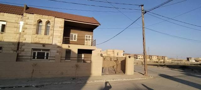 فلة للبيع /٢٥٠م/٥ غرف/صحيات/مقابل كلية تربية بنات/حي الزهور/تكريت /***********
