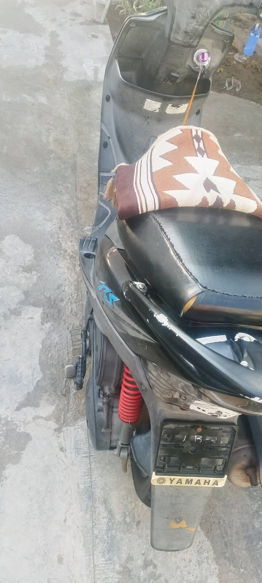 السلام عليكم درجه ماكس عدله حلو ونضيفه مكينه ما مفتوحه شرط وين ما يعجبك تروح تفحص  السعر 750 بيه مجال او مراوس بوليس حسب القناعه الدراجه كله بلاديه كلشي شغال السلف كهربائيات الرقم *********** يوجد بي وتساب
