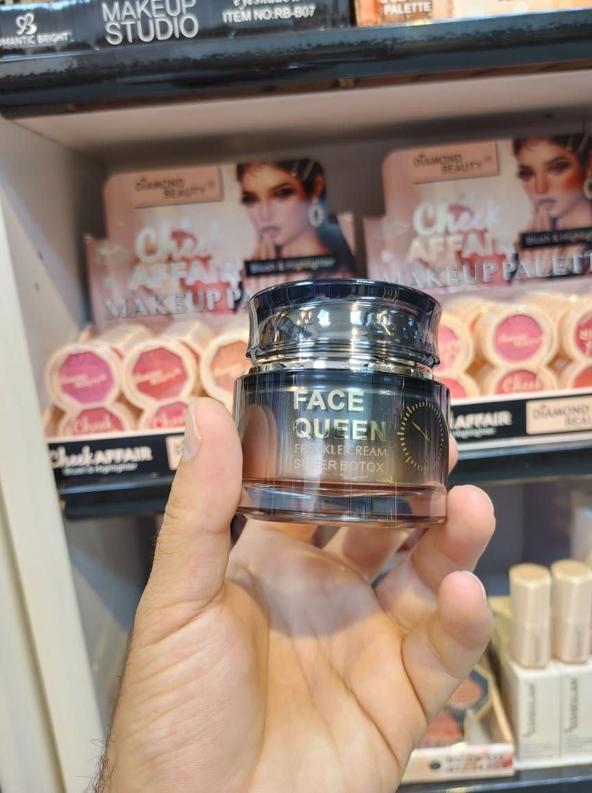 ✨ ودّعي النمش والبقع الداكنة للأبد! ✨

مع كريم فيس كوين (بديل المكياج) FACE QUEEN FRECKLE CREAM، بشرتك تتغير ١٨٠ درجة!

💎 شنو اللي يسويه؟
✔ يوحد لون البشرة وبيضيها من أول استخدام.
✔ يوقف تكوّن الميلانين (السبب الرئيسي للبقع).
✔ يعالج التصبغات والنمش بعمق.
✔ ترطيب فائق يخلي بشرتك ناعمة مثل الحرير.

🧪 مكوناته طبيعية وفعّالة!
مستخلص عرق السوس، الأربوتين، وزيت الجوجوبا – مزيج سحري من الطبيعة والتكنولوجيا.

📦 النتيجة: بشرة صافية، مشرقة، وشبابية.

⚠️ متوفر الآن! 

💰 السعر: [20 الف] والتوصيل مجاني لجميع المحافظات😍 
📲 للطلب:مراسلة الصفحةأو واتساب ***********.

🚚 توصيل سريع لجميع المحافظات والمناطق.
📍 اوركيد بيوتي – الفلوجة، شارع الكماليات، مجمع النوري، داخل القيصرية، قرب بيت عدنان.

#كريم_تفتيح_النمش #FACEQUEEN #بشرة_نضرة #تفتيح_البشرة #العناية_بالوجه #قبل_وبعد #skincare #freckles
