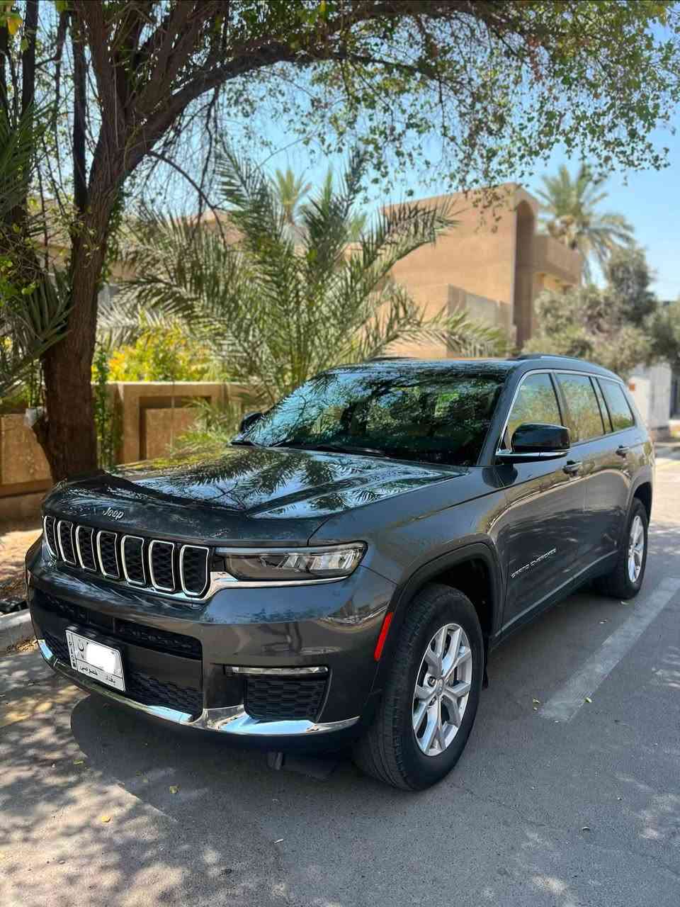السلام عليكم
جيب كراند شيروكي L خليجي موديل 21 رقم بغداد اعلى مواصفات

ماشية ٢٤ الف على ايد وحدة من الوكالة
مكفولة كفالة عامة من الصبغ والبارد ( بيها ٣ رصعات بسيطة فقط ) 

السعر 32,000$ وبيها مجال بسيط 
مكان السيارة - بغداد المنصور
للاستفسار : ***********
