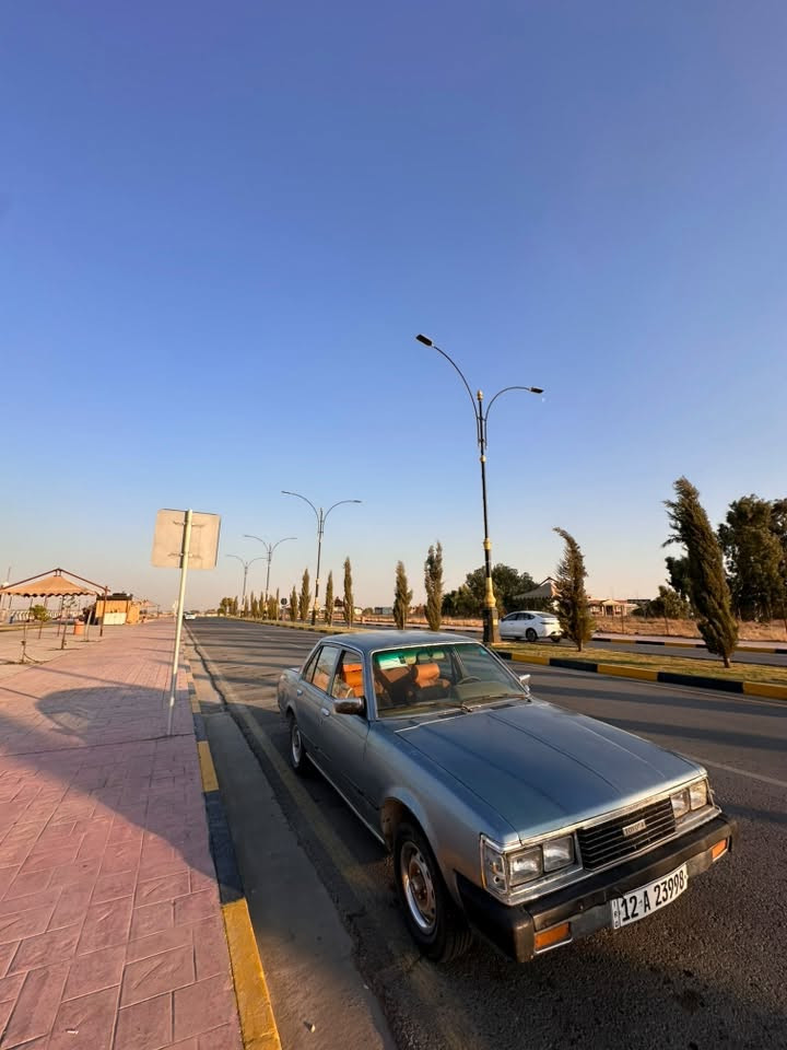 كرونا ٨١ لون ازرق سمائي
مصبوغه عام عدا السقف  
تبريد ثلج ❄️ 
بيها كوبون إلكتروني 
رقم دولي والسيارة بأسمي
سعر ٣٥ 
مكاني موصل
***********
