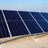 ١٤ أمبير نهاري • بطاريات ليثيوم ٥ كيلوواط • ألواح LONGI ٦٥٠ واط