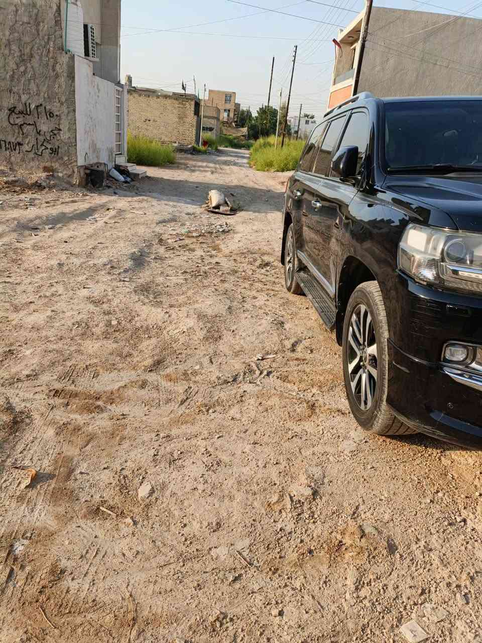 قطعت ارض للبيع او مراوس بسيارة حسب القناعة بسريدات القديمة خلف البزل سند 25 انذار محكمة الكاع بسمي تحويل ثاني يوم مساحت الكاع 100 متر واجهة 10 ونزال 10 ترهم 50 وترهم كامله 100 
منطقة مي كهرباء مجاري نت وحيطبلهة تبليط منطقة سكنية وكامله قرب اشارع العريض الي يودي عجزيرة سياحية
سعر ال50 متر 16 
سعر ال100متر 30 
وبيهن مجال بصيط حك الجية 
*********** واتساب
