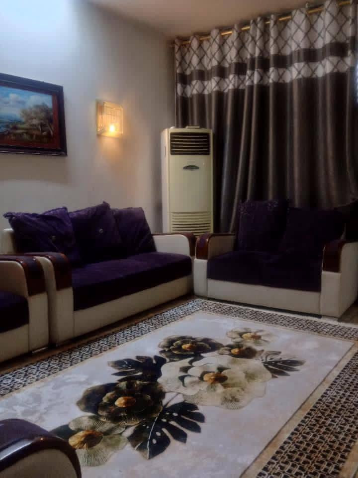 تخم قنفات تركي مستعمل بي ضرر بسيط بلقماش السعر ٣٠٠ وبي مجال المكان شارع حيفا راسل او خابر وتدلل 
***********
