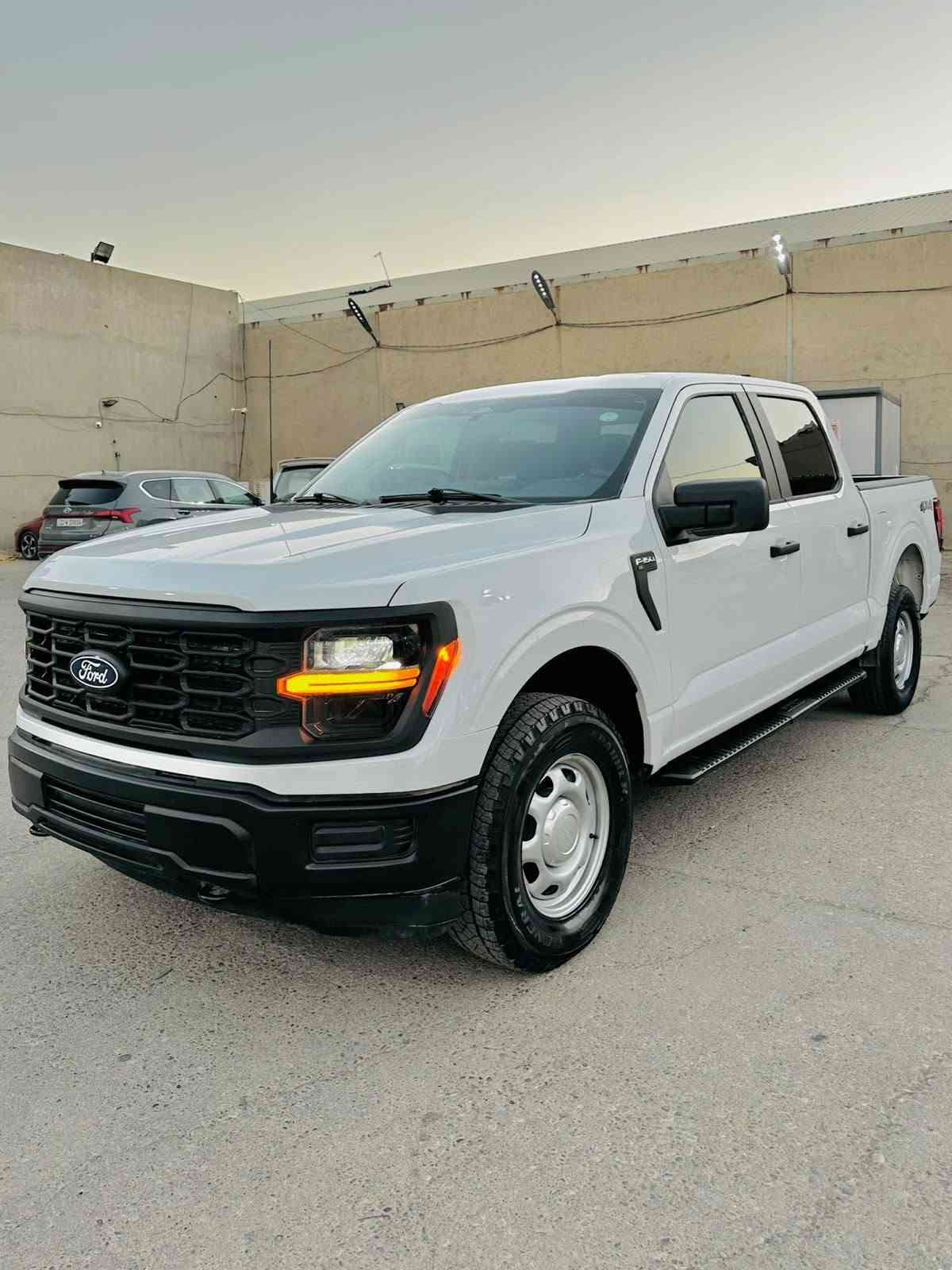فؤرد 2024 FORD F-150 XL مواصفات XL شاشه ئايپادي گه وره گيچ ئه ليكتروني رادار پيش و پشت خه تي جاده  ده بل ئه كسل  4X4 سياره كه پيش كپس بي ارباگ لايت ليد چوار حه دسه  كاميرا حه ساس 29  هه زار رويشتيه 8پستن AWD بس ربع درگاي پيش سبغ يك درگا بيلادي گير مكينه دبل اكسل راديته ر به رد هه موو به شه رت بيلادي سعر 279 هندك مجالي تيدايه.                     
رقم شانصي 1FTFW1L52RKE84437
                                                                                  رقم  واتساب ***********
*********** أربيل, العراق
