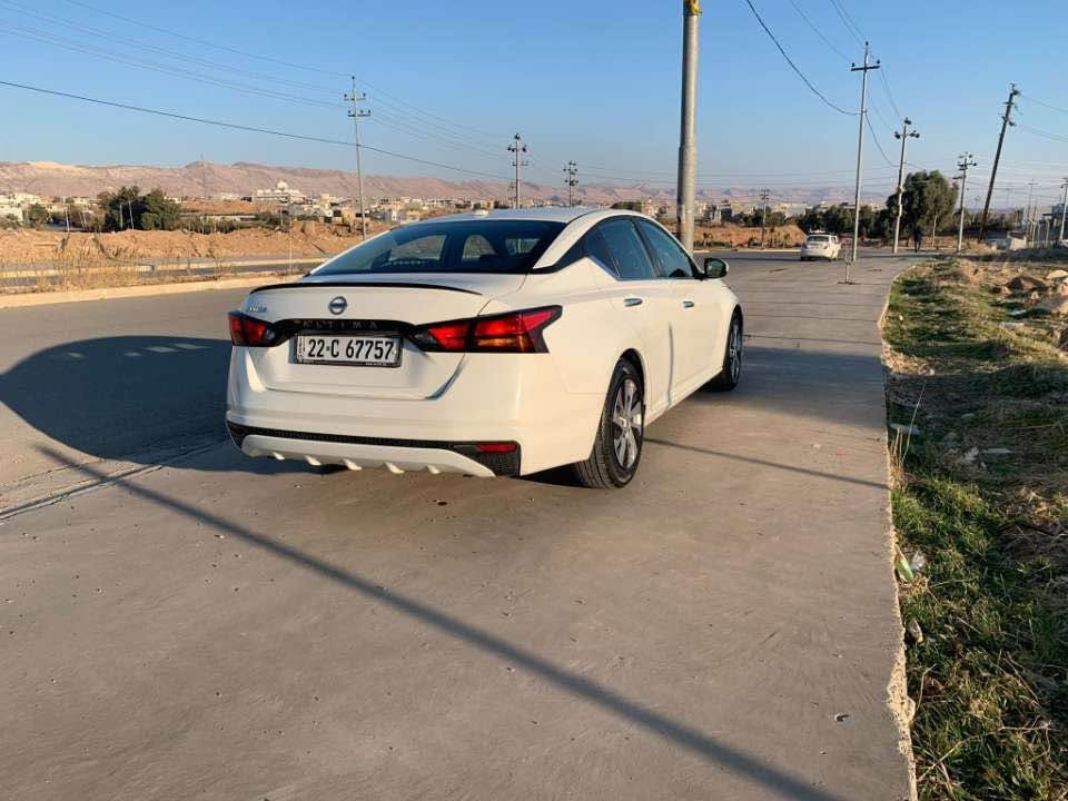 نیسان ئاڵتیما ٢٠٢٠ مواسەفات svسەنەوی نوێیە 
پەڵەیەک لە ناودەرگای سایەق و چاملخی لای سایەقی بۆیاخە بستێک لە دەرگای سەکنی پێشەوەی ساردە 
لەگەڵ نوکی چاملخی سەکن pdr 
شاشە گەورەیە گێڕومەکینەی بەشەرت 
نرخی ١٣٠ گەڵاومەجالێکی کەم 
*********** كويسينجاك, أربيل
