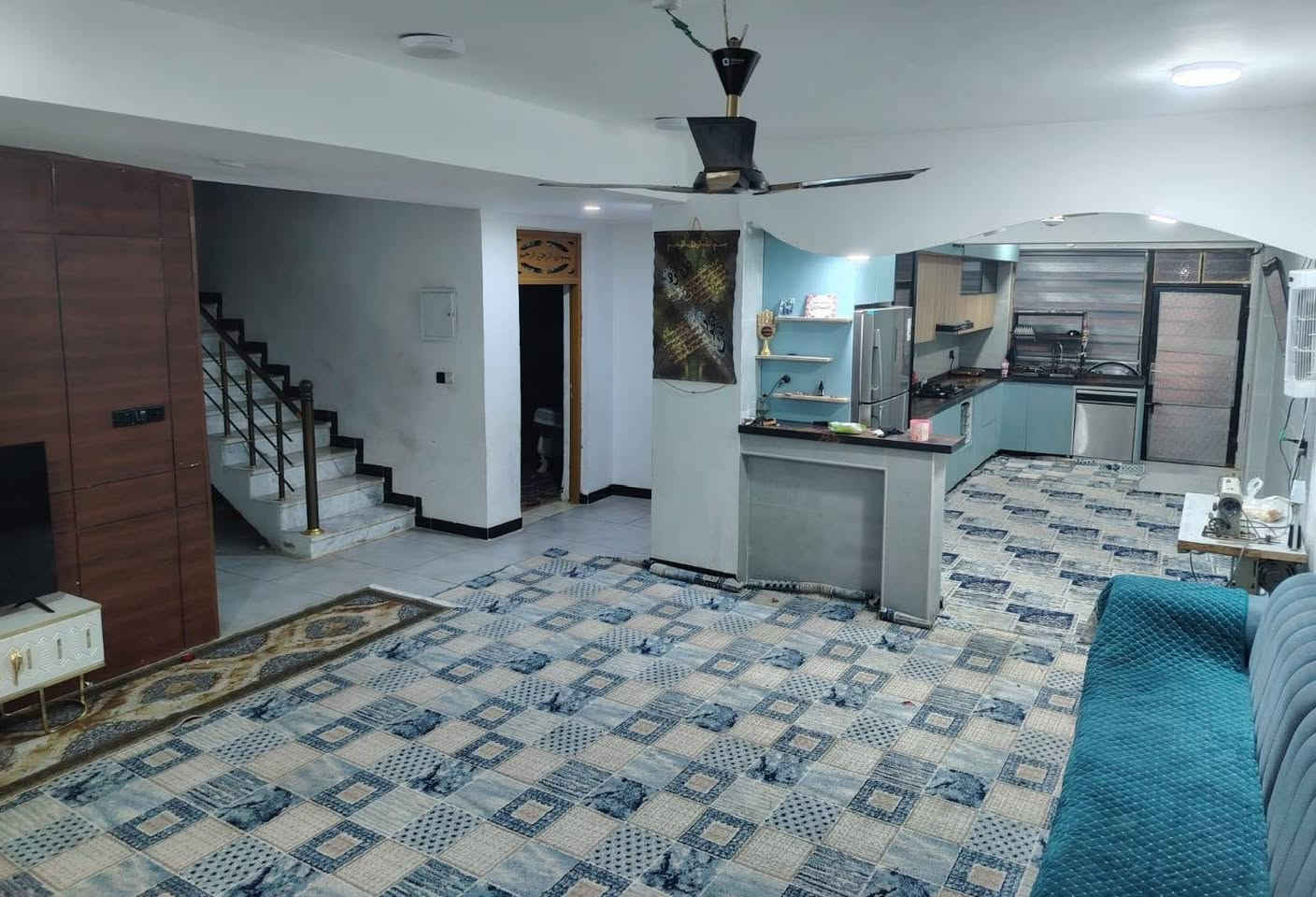 🏡✨ فرصة لا تعوض – دار مميزة للبيع في مجمع بيتي الأول خلف شارع 60 ✨🏡
إذا تبحث عن بيت جاهز للسكن بموقع ممتاز وتصميم مريح للعائلة، هاي فرصتك.

🔹 الدار طابقين 200

🔹 4 غرف نوم

🔹 حديقة وجلسة خارجية

🔹 استقبال واسع

🔹 مطبخ مفتوح على الصالة

🔹 3 حمامات

🔹 صالة عائلية بالطابق الثاني

🔹 سطح مسقف

🔹 سستم كاميرات مراقبة

🔹 تانكيات ماء عدد 2

🔹 كهرباء وطنية خطين

📍 موقع مميز وخدمات متكاملة

✅ الدار مطلوبة للمصرف العقاري

💰 السعر: 100 مليون دينار

الدار نظيفة وجاهزة للسكن مباشرة، والمعاينة خير دليل.

📩 للجادين فقط، التفاصيل واتساب ***********
