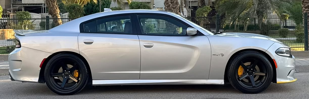 🚘 دودج جارجر RT موديل 2021 – وارد أمريكي
📍 بغداد – الدورة

ماشة فقط 19 ألف ميل 😮‍💨👌
السيارة بحالة ممتازة وقريبة جداً من وضع الوكالة.

💪 HEMI V8 — 8 سلندر
🏁 Super Track Pack فول بدون سلايد
✅ بدون حادث
📋 تقرير تخريب جاملغ، مبدل بلادي وباب، وكلير ربعها فقط
🛡️ باقي السيارة كفالة

✨ المواصفات:
• جلد + شامو برتقالي
• كشنات كهرباء
• تدفئة وتبريد للكشنات
• بصمة تشغيل
• شاشة كبيرة + كامرة + حساسات
• زنون بلادي
• هيترات بالمري
• نظام صوت Alpine
• ويل 20 تو سايز
• البلديات مضمومات

💰 السعر:198
والبيع بيه مجال بسيط للجادين فقط 🤝

📞 ***********
📍 بغداد – الدورة

🔥 إذا تريد RT نظيفة، ماشية قليل، وفول مواصفات… لا تفوّت هاي!
