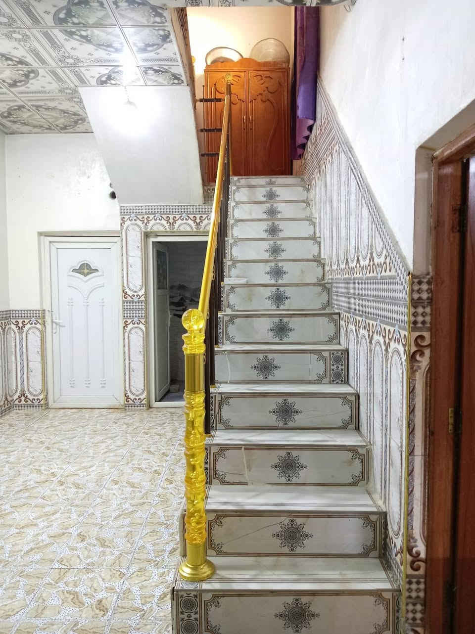 سلام عليكم بيت للبيع زراعي مساحه ٢٤٠متر العنوان النجف كوفه سهله وقريب عله منطقة شبيلي وقريب عله جسر الإمام علي تصال عله رقم ***********

