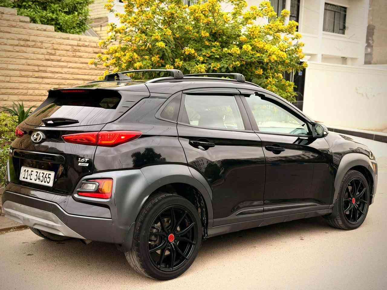 السلام عليكم حبايب 
هونداي كونا 
 موديل 2021 
مكينه 1600 تيربو 🚀🚀
 صور الحادث موضحه بالمنشور 
نص مواصفات 
بصمه 
دخول ذكي 
تدفئه كشنات 
ويل بلادي
حساس امامي خلفي
ابل كار بلي بلادي 
السعر 118 ورقه وبيها مجال قليل حك الجيه 
العنوان بغداد الجديده 
للتواصل *********** بغداد, العراق
