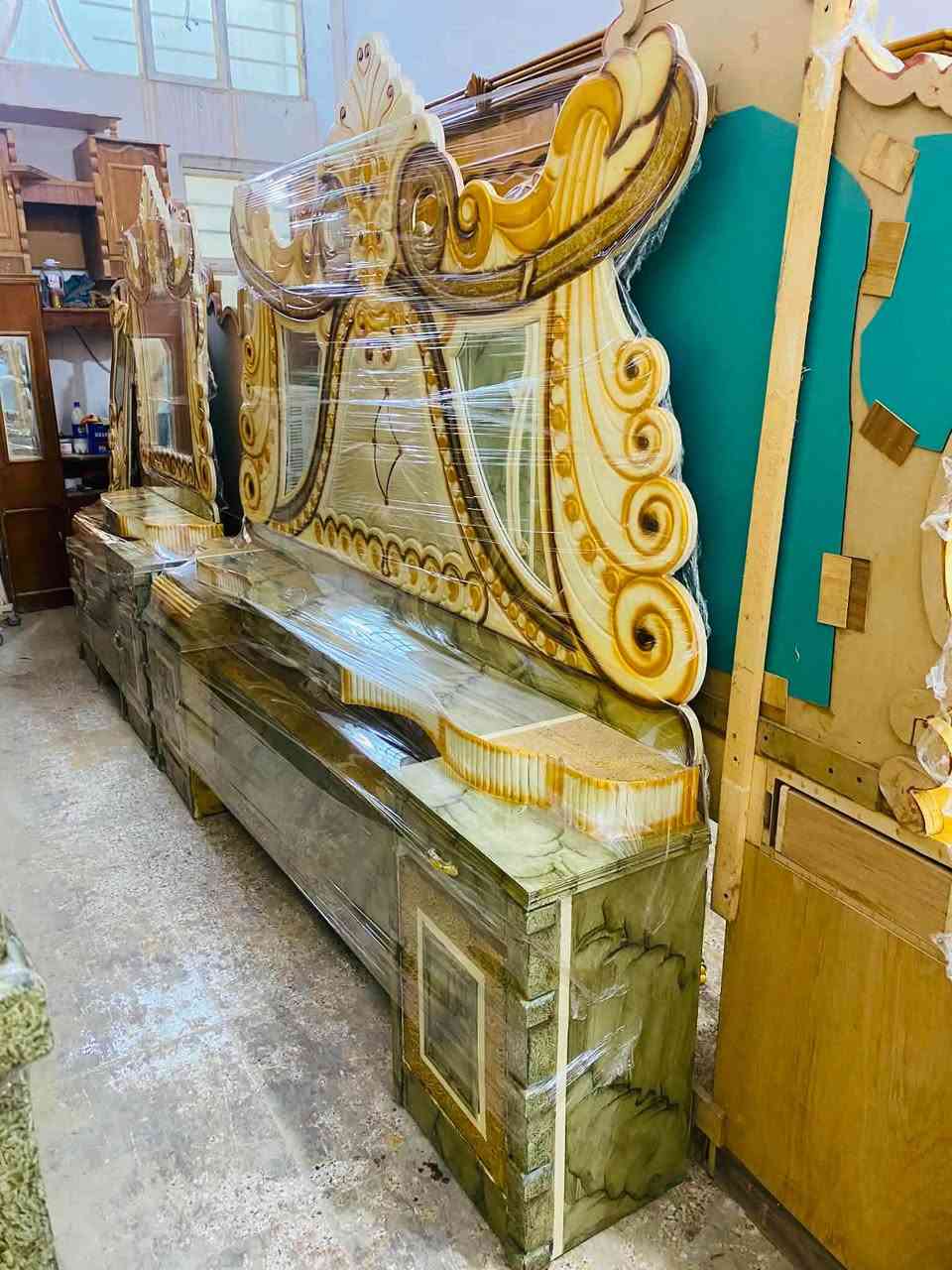 السلام عليكم غرفة حراري طابقين 6باب ملحق شغل راقي اخو الجديد (مال عرسان)بسعر 950الف وبيها مجال للطيبين عنوان بعقوبة كاطون شارع ابو رباح مزاد ضي القمر استفسار خاص او الرقم *********** ***********
