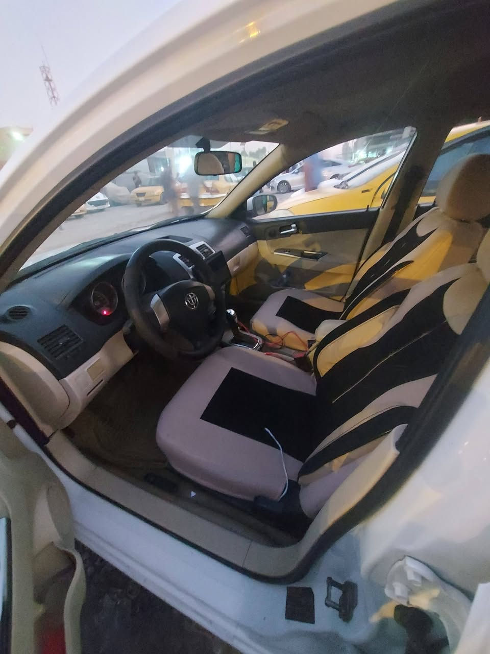 سلام عليكم من رخصت ادمن برني البيع بابل سكندريه مجمع حطين *********** سعر٦٣وبيهة مجال شي قليل سيارة مكفوله من اي ضربه بس صبح دواير قليله اثرشخوط
