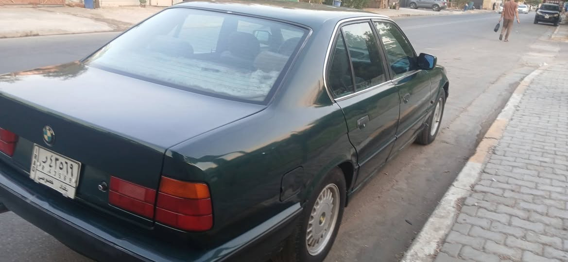 السلام عليكم للبيع بيئم  موديل 91 لون زيتوني حجم 525 رقم بغداد بسمي كير ومحرك وتخم تاير وتبريد مكفولات لسياره جديده مال جني لسعر 55 مكان بغداد لرقم ***********
