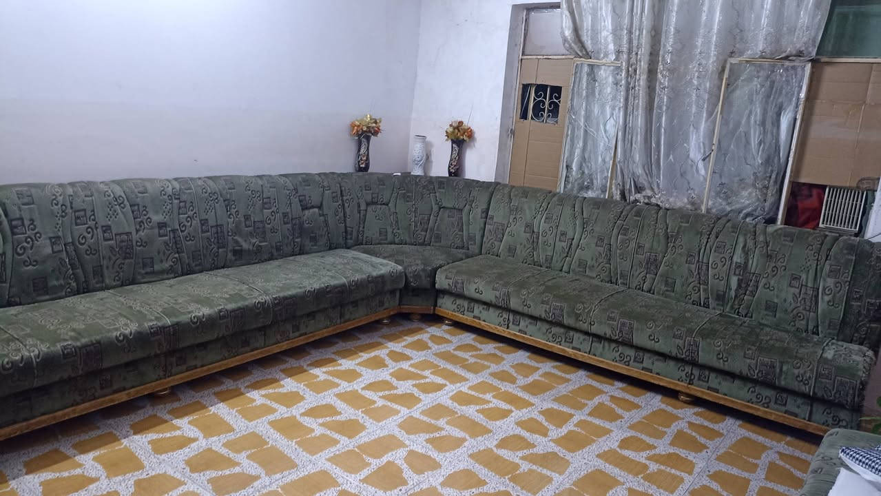 للبيع ديوان 12،متر خشب عراقي ثقيل، سعرو 350 وبي مجال تواصل ***********
