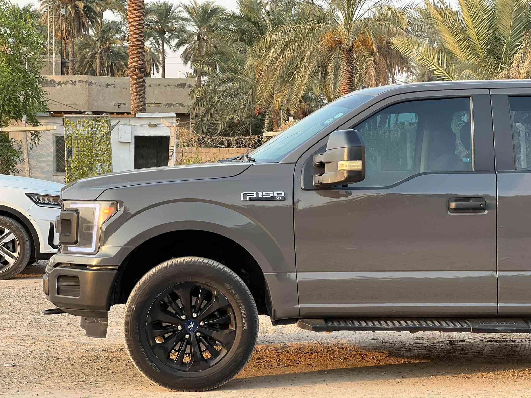 السلام عليكم فورد 2020
‏f150 /stx
محدثة بجم رابتر محرك 2700 توين تيربو اكثر محرك مرغوب بلفورد حادثة جاملغ الايمن تبديل وصبغ خشم البنيد فقط كير مكينة تبريد كله كفالة  / والسيارة بيهة سنوية تضليل جديدة وشرط التحويل والسيارة محدثة عربي والبدي مغلف 
الموصفات 
كير تعليك 10 نمر 
شاشة اعطال في الدشبول
شاشة كبيرة لمس
كامرة خلفية 
حساس خلفي 
رادار امامي 
ويل 20 
تبريد قطعتين 
وبعد بيهة مواصفات اكثر 
السعر 220 ورقة وبيهة مجال 
***********
العنوان حي سومر شارع المدارس 

@@

نص مكتوب في الصور:
- 15:00 2023.7.13 POCO C85
- 15.01.2023 17:13 POCO C85