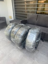 للبيع تخم بيرلي Pirelli اصلي ٤ تايرات رن فلات قياس 245/45/20 نظيف جداً...