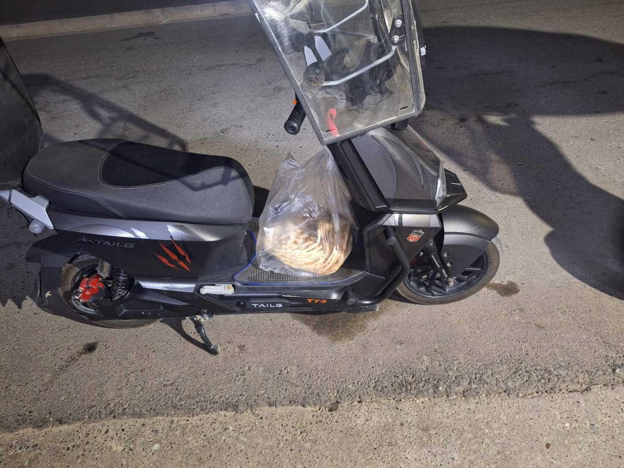 سلام عليكم دراجه شحن اخو الزيرو استعمال قليل محرد مسواك البيت او شخط مابي سعر( مليون) او بي مجال قليل *********** لموقع حمدانيه
