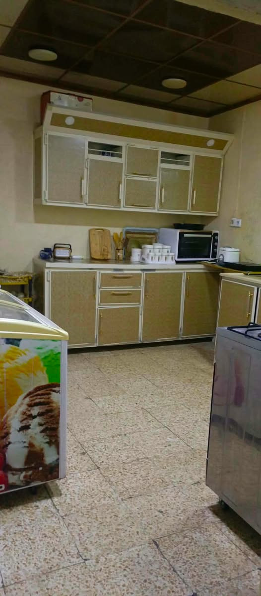🏠 بيت  للبيع بسعر مناسب👌 منطقة  حي صدام مدخل دائرة الكهرباء مجاور مسجد الأمام الشافعي
يقع بين🏫 مدرسة دار الفكر سابقا البواسل🏫  ومدرسة حراء  ملك صرف طابو  خدمات كاملة من ماء كهرباء تبليط جديد للمنطقة و كيبل ضوئي 

📐 المساحة: ٢٠٠م
🔹 مكون من طابقين:
✅ الطابق الأرضي:غرفة عدد ٣غرف واستقبال و هوال ومطبخ و مشتملات
الطابق الثاني مكون ٢غرف ومشتملات
اكتب تم يصلك السعر
للتواصل ولاستفسار   ***********
