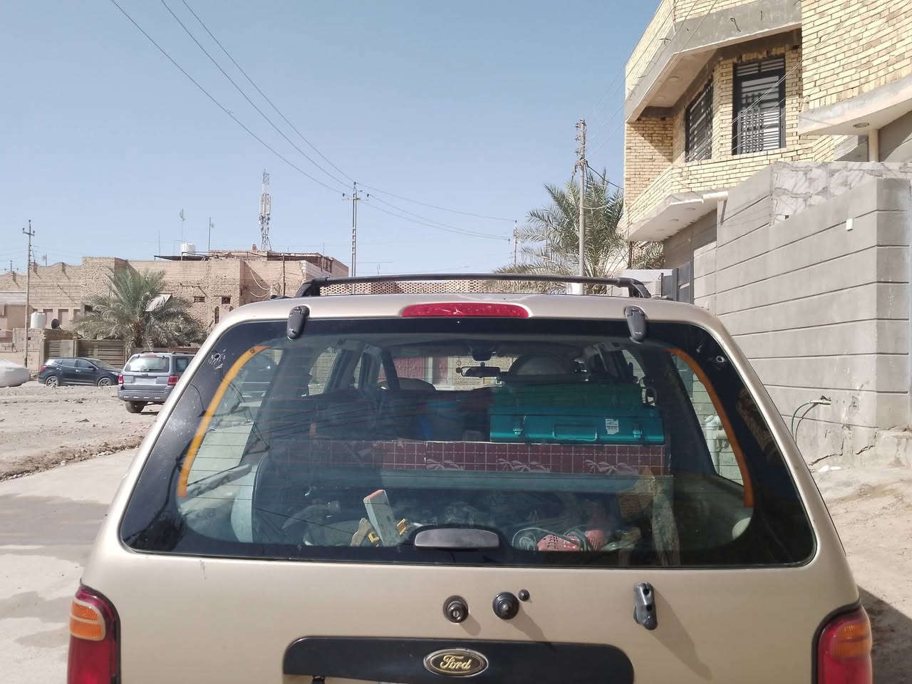 السلام عليكم سياره فورت إكسبلور موديل 2000 السياره جاهزه مكينه وكير وكسن وتبريد شغال  رقم بغداد مداور بي وقت مكان الشطره رقم الهاتف ***********
