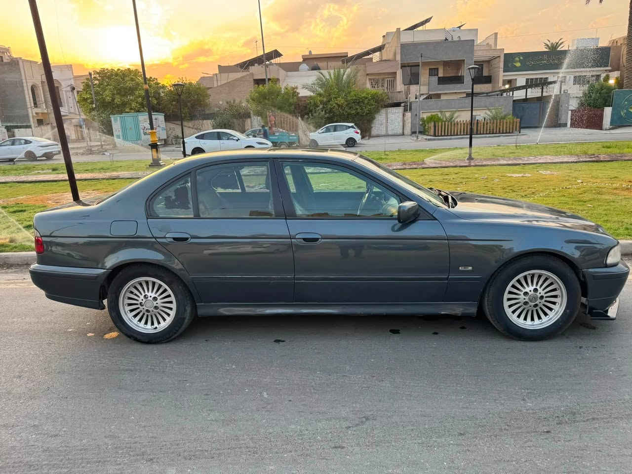 السلام عليكم اخوان BMW صقر موديل 1999
محرك كير تبريد زوج تايرات جدد كامره شاشه 

السياره يحتاجله ترتيبات بسيطه 

السعر 68 ورقه وبيه محال بسيط جدآ

مكاني بغداد الغدير 

رقم ***********
