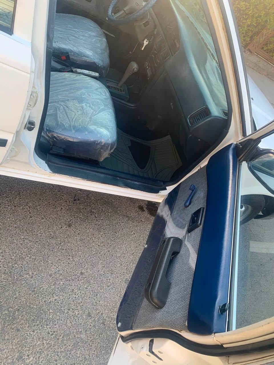 سلام عليكم للبيع كورله موديل 90 ايسر ابلادي محرك وكير خير من الله كير اوتماتيك الحداديه نظيفه الكهربائيات شغاله التبريد مايشتغل مابيهه ضربه بيهه صبغ جاملغ امامي جهه السائق وتكحيل بس اني ابيعك صبغ احزام تخم تاير جديد   السعر 47 وبيهه مجال بسيط رقم الماني بغداد تحويل مباشر مكاني بغداد البلديات وهذا رقمي ***********
