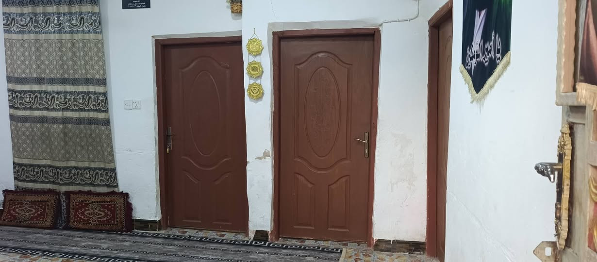 🏵️للبيع دار سكن زراعي 
🏵️سند 25 مداور مباشر بإسم المشتري 
🏵️المساحة 200م 
🏵️الواجهة 10*20م النزال 
🏵️الموقع طريق سنية ديوانية 
🏵️خلف معمل الاصباغ
🏵️بناء البيت طابوگ وبلوك 
🏵️يتكون من ثلاث غرف وصاله ومطبخ وبراني وصحيات 
🏵️البراني نقص بورگ وارضيه 
🏵️خدمات متوفره 

🟣للاستفسار مراجعة مكتب الضامن للعقار الشارع التجاري مقابل منفذ المعرفه أو الاتصال 📞 
***********
***********
