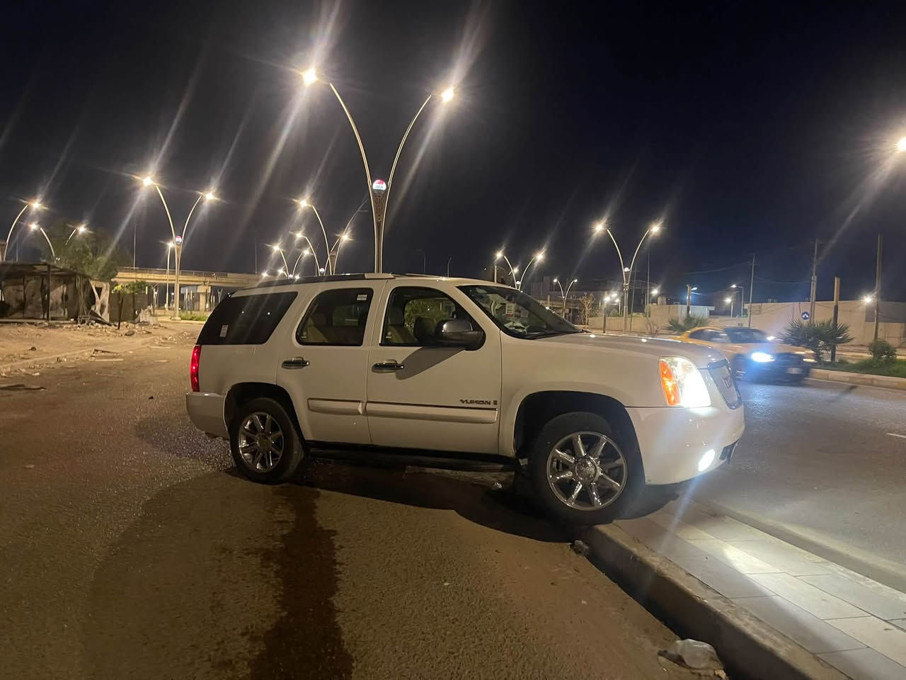 جمسي دنالي فول الفو جاهزه من كلشي  رقم بصره تحويل  ضربته خفيفه  زنون منضومه  نهار تبريد ثلج  ٧راكب  محرك ٥٣٠٠ تخم تاير  ويل ا كروم شاشه جبيره  دمام  حداديه مكفوله  جهازه لل بيع او مراوس  جارجر   او اوباما *********** وات ساب  (*********** نتصال
