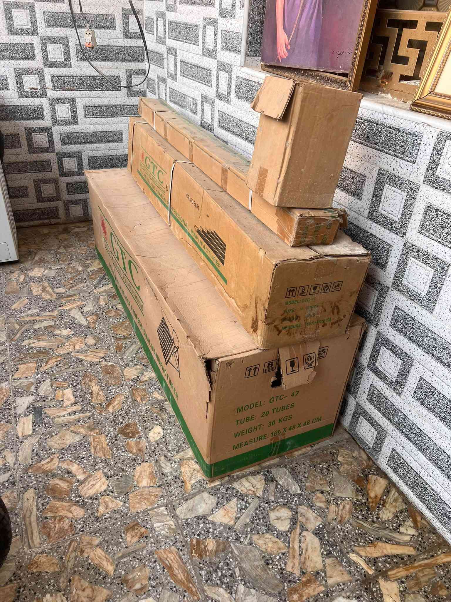 ميز طعام آخو جديد كيزر عل طاقه شمسيه مامستعمل تخم جلد ٨ مقاعد ثلاجه الحافض غراض بيت نضيفه جدن مكان مدينه الصدر ***********
