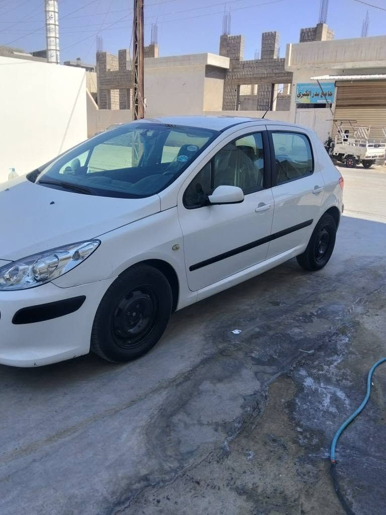 سلام عليكم بيجو للبيع 2006 سنوي مشروع وطني بيه بطاقة بانزين بيه صبغ نص باب او شبر باب صندوك فقط كير محرك بل شراط مامفتوح ماشيه 180تبريد تدفه كل شغال سعر 68 او بيه مجال وهاي رقمي *********** كركوك, العراق
