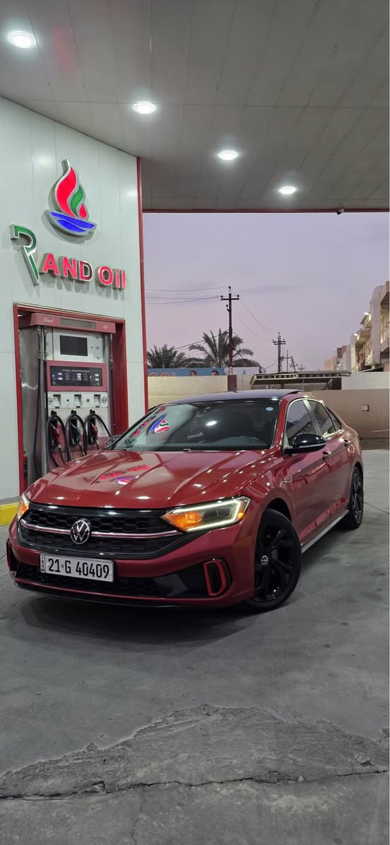 سلام عليكم

Jetta GLI Autobahn 2024 (black package)
23 mile
 السياره غنيه عن تعريف والي يعرفها يعرف تفاصليها 
سياره جديده بمعنى الكلمه
مكاني كركوك 
الضرر قطعتين جاملغ بنيد
الاستفسار*********** كركوك, العراق
