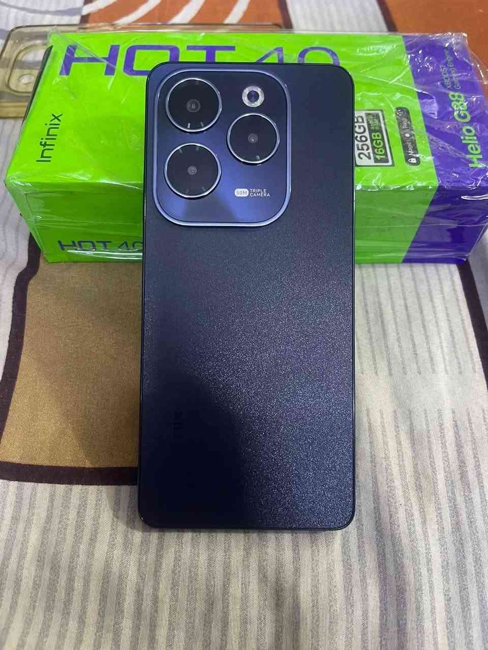 انفنكس هوت 40 
ذاكره 256 
بطاريه 5000
كامره اماميه 32 M
كامره خلفيه 50 M
ذاكره داخليه 8 
شاشه 2460×1080

السعر 120وبي مجال قليل للاستفسار الاتصال ***********
