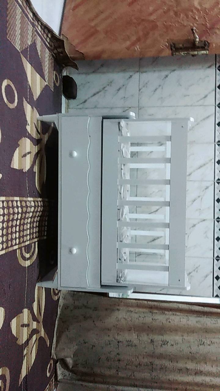 جربايه اطفال طول 120 يوجد فيه مجر و يوجد فيه دوشك خالص بيه تكفي لحد عمر اربع سنوات السعر 000، 120وبيه مجال الاستفسار الرقم ***********