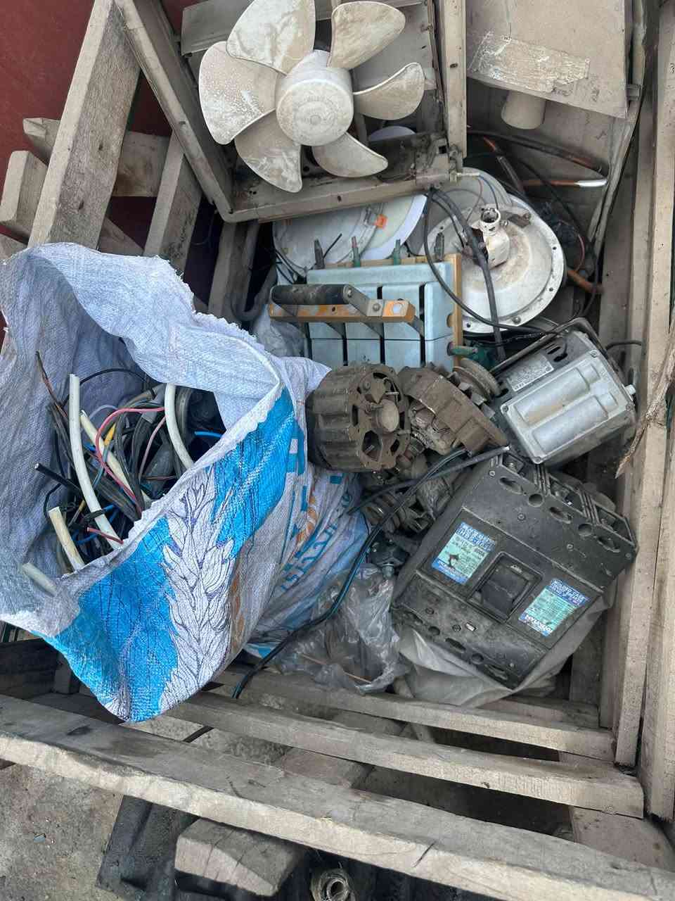 السلام عليكم
غراض عتيك للبيع 

الاستفسار خاص 
او الاتصال على ***********
