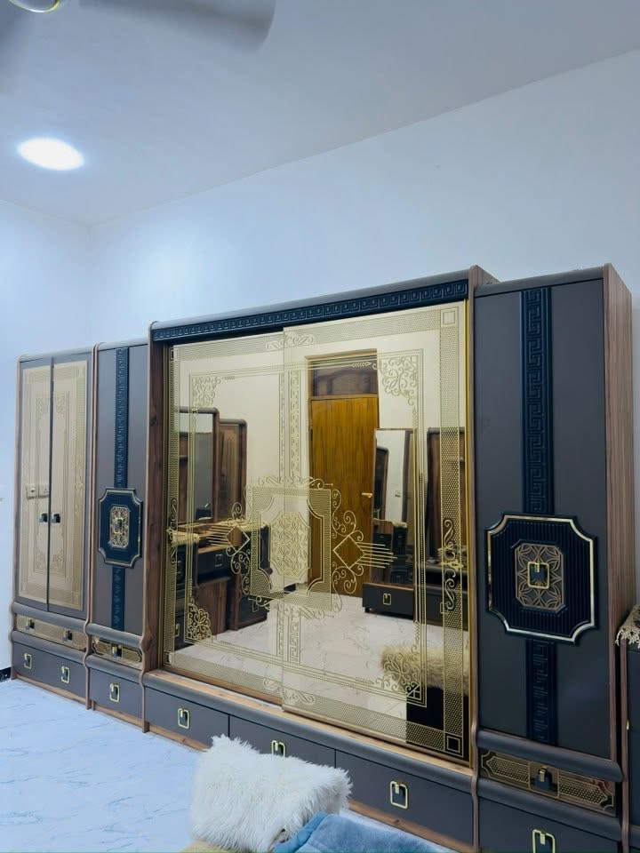 🛏️ للبيع غرفة نوم إيطالية فاخرة 🇮🇹✨
حالة ممتازة وأنيقة، مناسبة للباحثين عن الفخامة والجودة.

💰 السعر: 2,500,000 دينار عراقي
📞 للاستفسار والتواصل: ***********

للمهتمين يُرجى الاتصال على الرقم أعلاه.
