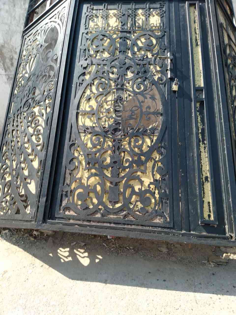باب حديد قوي ونضيف ٣٠٠
