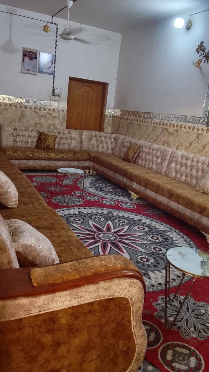 بيت 200 متر طابوا زراعي
الواجهه 16 متر 
الاساس صب كونكريت 
السقف شيلمان درجة اولا
مبني ب عام 2016 يعني قبل القرار 
وبه معاملة كاملة جاهز للتطويب 
يحتوي على غرفتين نوم كل واحده 4 في 5
استقبال كبير 10 في 4
صالة كبيره 7 في 4
مطبخ كبير 5 في 5
مع مكشوفة كبيره 3 في 5
وكراج سياره 
وحديقة ممزروعة 4 في 7
وطارمة كبيره ومغاسل داخلية وخارجية 
على شارع 12 
خدمات كاملة ماء كهرباء مجاري تبليط 
مدارس ابتدائية واعدادية حكومي واهلي 
علوة الفحل شارع الفلل قرب صورة الامام العباس عليه السلام 
السعر 80 بدون اي مجال 
***********
