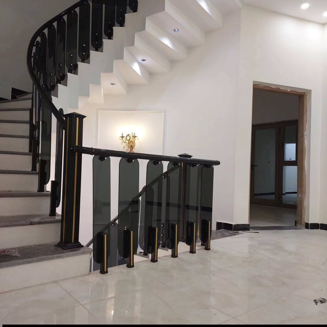 محجرات المنيوم تركي بضمان فعلي⚒️🇹🇷               
ملاحظه الاسعار بيه مجال يدلل علينه ابو البيت 
نوع المقطع اولسان                        

سعرالمتر أربع خطوط ( 35000الف) ( ملاحظه) جميع الالوان ) 🌈
سعر المتر 3 خطوط (33000).
ضمان فعلي/ 10سنوات ⚡️كرسته وعمل ونقل🏡
سعر الرمانه الديكور ( 2500 دينار ) 🇹🇷
 
  ( ملاحظه ) تتاكد من نوع المقطع والكيج اذا مو نفس المواصفات المذكوره يرجع الكادر. 📴
محجر المنيوم تركي ( مربع ) 🇹🇷
سعر المتر( 65000 الف )  جميع الالوان.  
سعر المترمربع الارجل ( 50,000الف ) 
محجر جام( cnc ) تركي 🇹🇷 
 جام 10 ملم مقسئ 
سعر المتر (58000)الف ) 🪞💢
ضمان 20/سنوات 💯
(سعر البايه (18)الف للعرنوص
سعر الدنك 120 الف 
كافه انواع الابواب والشبابيك الالمنيوم وcnc 
باب صحيات بانواعه والالون 
عمل كاشوانيه غنينه الغاز 
كاشوانيه احذيه 
ملاحظة) اذا عندك درج تريد تسويله محجر وتريد تعرف شكد يكلف 💵بس صور الدرج مقطع فيديو 📸أرسله على الصفحه او على الواتساب ونحسبلك التكلفه بالزايد شكد يكلف ونرسلك الصور والموديلات 🎞️
#خليك_بالبيت 🏠 احنا نجيك 
الاسعار تشمل ذي قار ونواحي والاقضيه 
مستعدون لتنفيذ كافه اعمال المحجرات للشركات والدوائر الحكوميه والاهليه وباسعار تنافسيه وكوادر ذو خبره عاليه 

لايك للصفحة👍 ليصلكم كل ماهو جديد 🆕
للتواصل ارسال رساله✉️ او الاتصال بنا  ☎️ 

( واتساب ) *********** ♻️ اتصال*  
***********

( ومن الله التوفيق ).      (  الديكورات  والسقف بنواعهاا )
