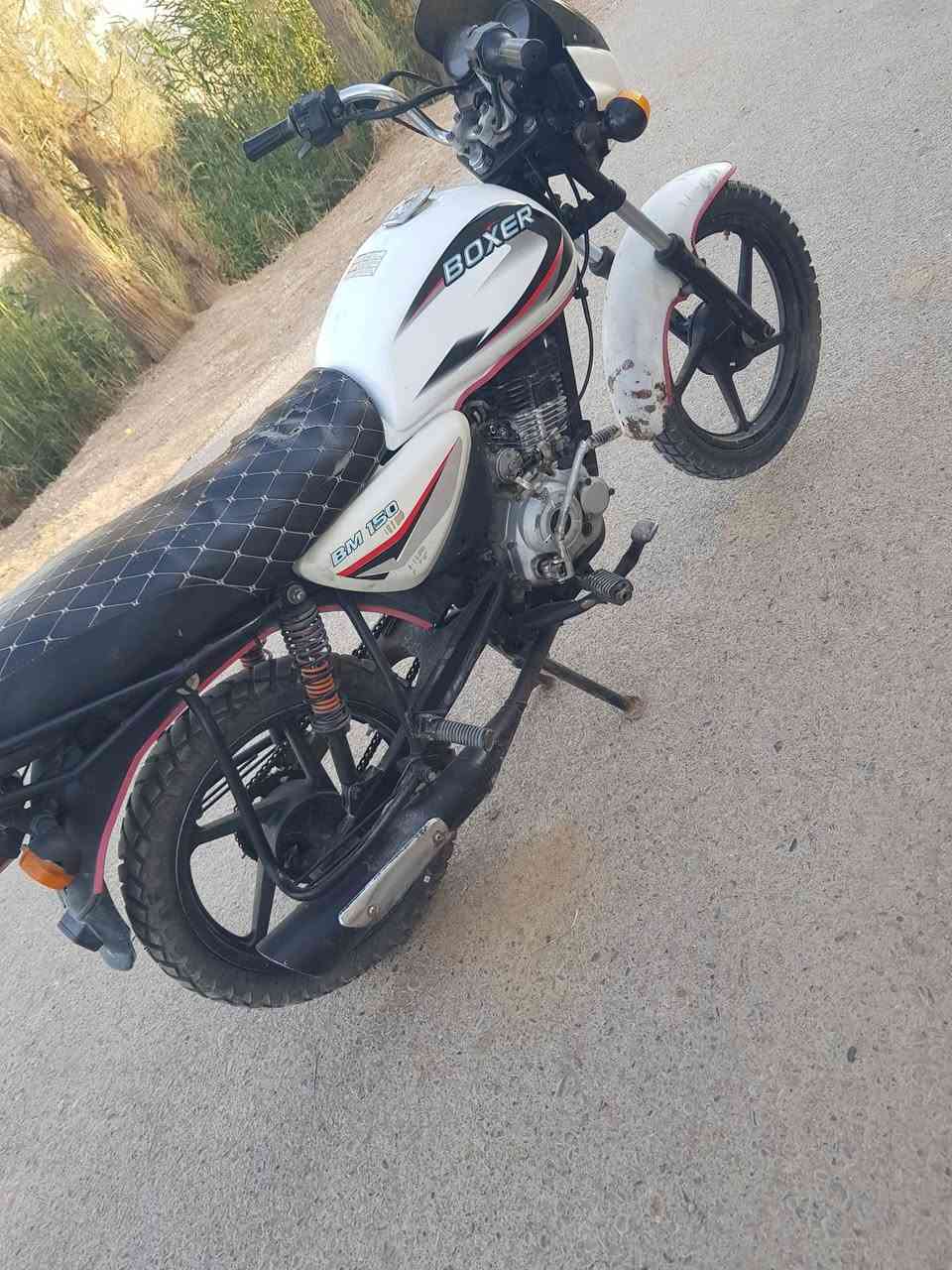 سلام عليكم  بوكسر 19 طالعه بل عشرين اوراق كامله لاتبخير ولا تنقيص ب 550 وبيها مجال حك جيه ***********
