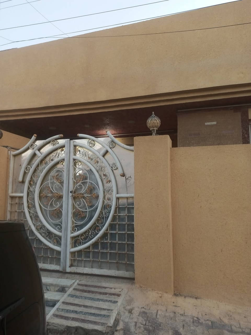 البيت للبيع مساحته 200 م وجه 10 ونزال 20 طابق واحد في الطشاش بالفرع افران البتول لاستفسار الاتصال على الرقم ***********//***********
