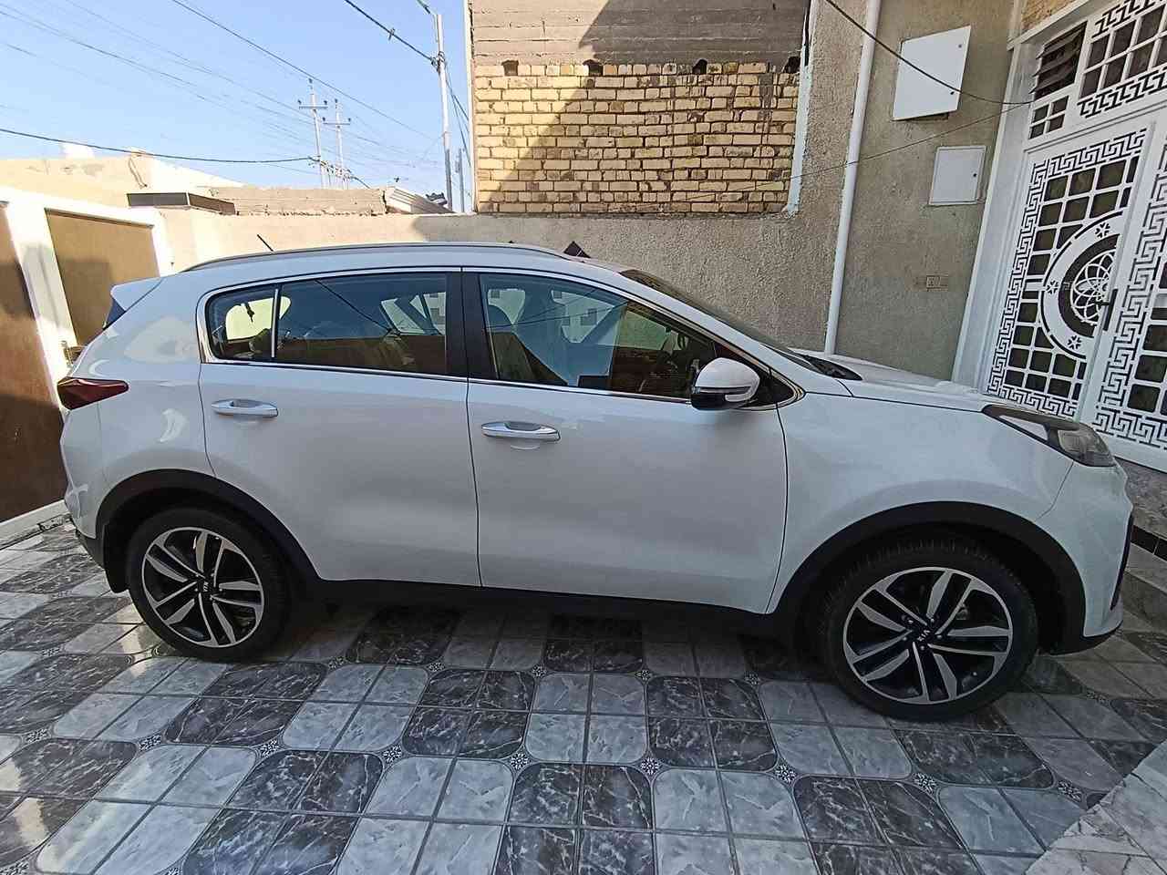 سبورتج 2020خليجي رقم بغداد دولي بأسمي الشركة الدولية ماشيه ٤٨ ألف مكفولة عدا بارد بسيط مكينه ٢٠٠٠ شاشه وكامره دواره وحساس أمامي وخلفي ومري أوتو وتحكمات وباقي المواصفات المعروفة (السياره جديده) مكان واسط/الكوت السعر (٢٠٥) للاستفسار ***********
