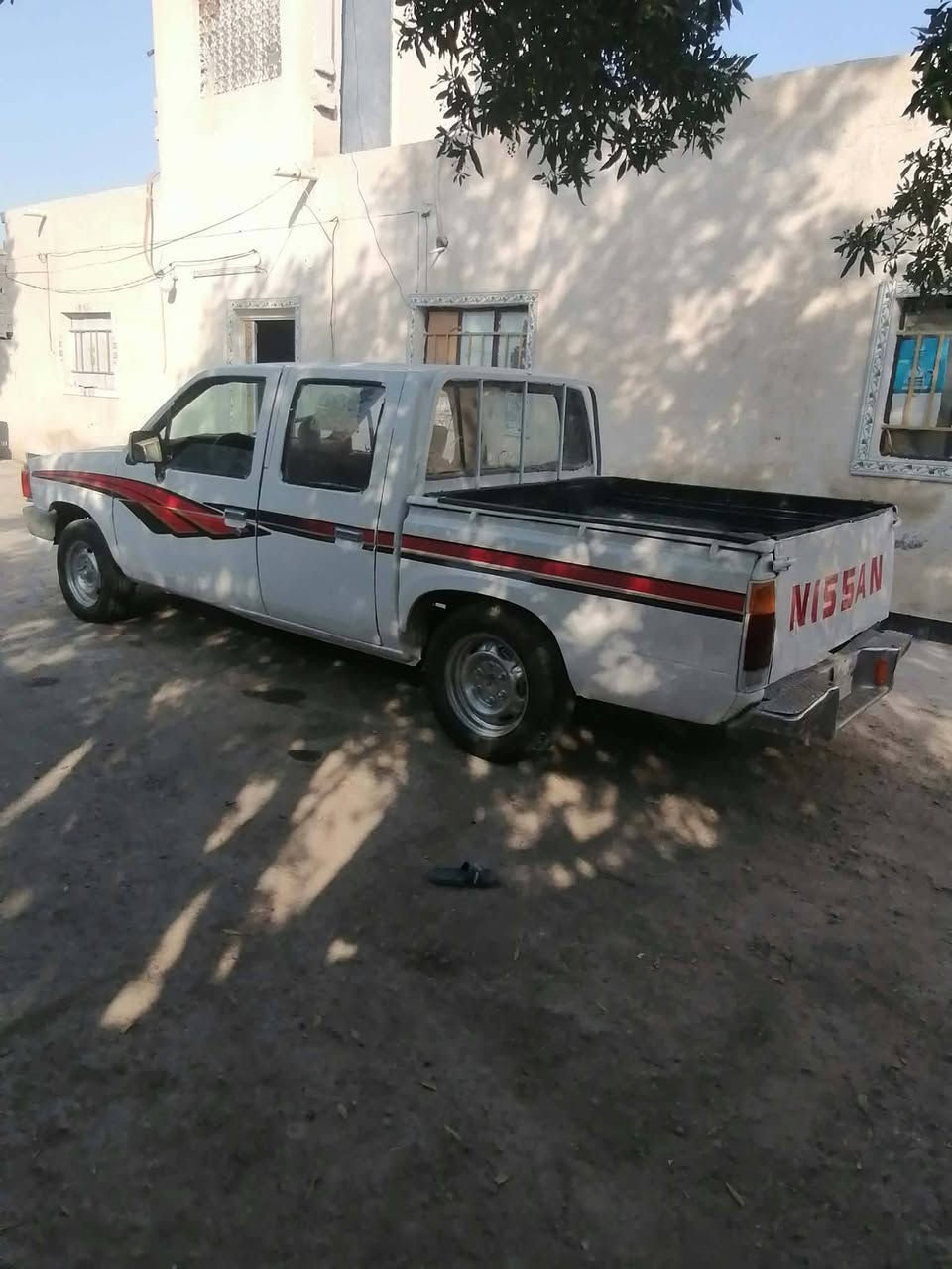 السلام عليكم للبيع بيكم نيسان موديل 89 رقم ذي قار مشروع وطني تحويل ثاني يوم  مكينه كير بلاد محرك 2400 حداديه جديده تواير جديده  باور جديد مكان ذي قار  سعر 24 ورقه  الشراي يتصل ***********
