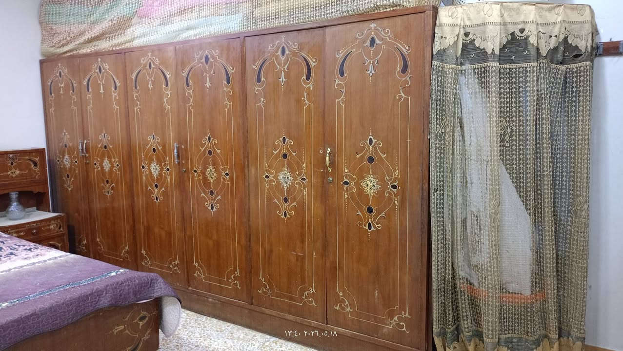 للبيع غرفة نوم السعر 250 المكان حي صدام للاستفسار التواصل على الرقم ***********

نص مكتوب في الصور:
- 13:40 2026.05.18