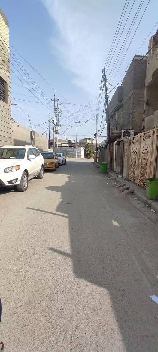السلام عليكم توفرة عندي قطعه ارض طابو زراعي سند 25 طابو الخلاني سند وكاله موجودات مساحه 180متر /جبهه 8/نزال23 --/منطقه كامله كل الخدمات  مي مجاري كهرباء تبليط مكان القطعه بلديات الضباط خلف الصحفيين قرب مدرسه زين القوس منطقه حي الامير للاستفسار اكثر *********** الرد واتساب ماسنجر
