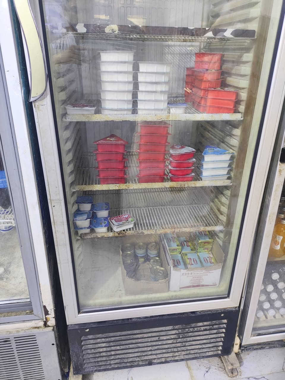 براد لبيع حجم كبير السعر 200 
المكان سوق الشيوخ الرقم ***********
