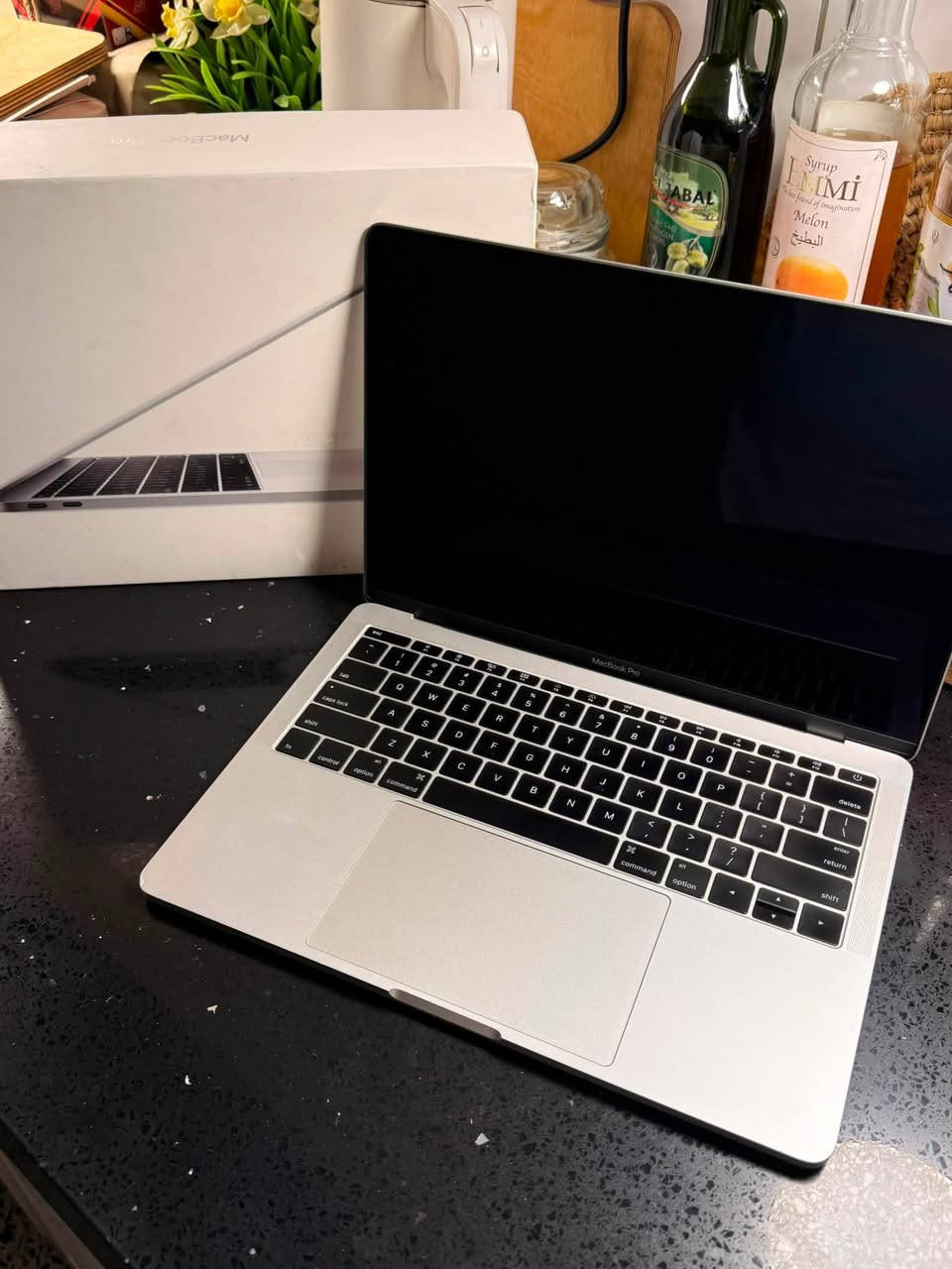 سلام عليكم
MacBook Pro 
13 inch
Ram 8. SSD 256 
نضافه الجهاز 95‎%‎
شاشه 2k retina
2 منافذ شحن usp-c
كامل ملحقات شاحن اصلي 
كارتونته الاصليه مطابق مع الايمي الجهاز 
بطاريه جديده مشحونه فقط 5 مرات تقريباً اتطول 6 الى 5 ساعات 
سعره 375 الف بي مجال بسيط 
مكاني بغداد البياع حي الشرطه شرطه الرابعه 
***********
