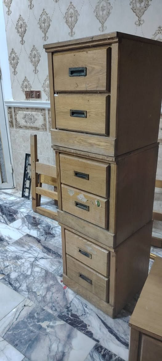 سلام عليكم مجرات للبيع
الارتفاع 55cm

العرض 45cm

العدد 4

سعر الواحد 25

خشب اصلي صناعة امريكية اشتريناها من مزاد بسعر 40 بس هسه لان اريد اشيل اريد ابيعهن

يحتاجلهن بس تنظيف وشوي سنفرة ويرجعن جديدات لان مو صبغ هذا لونهن الطبيعي
الكوت حي الجامعة
***********
