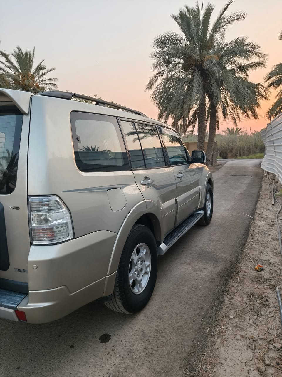 السلام عليكم للبيع باجيرو 2008 مكينه 3000 رقم بغداد دولي بيها قطع صبغ ابيع مصبوغة حزام كير محرك تمام تبريد ثلج شرط ميبوخ بل ازدحام السعر 88 وبيها مجال بسيط مكاني بغداد ابوغريب للتواصل ***********
