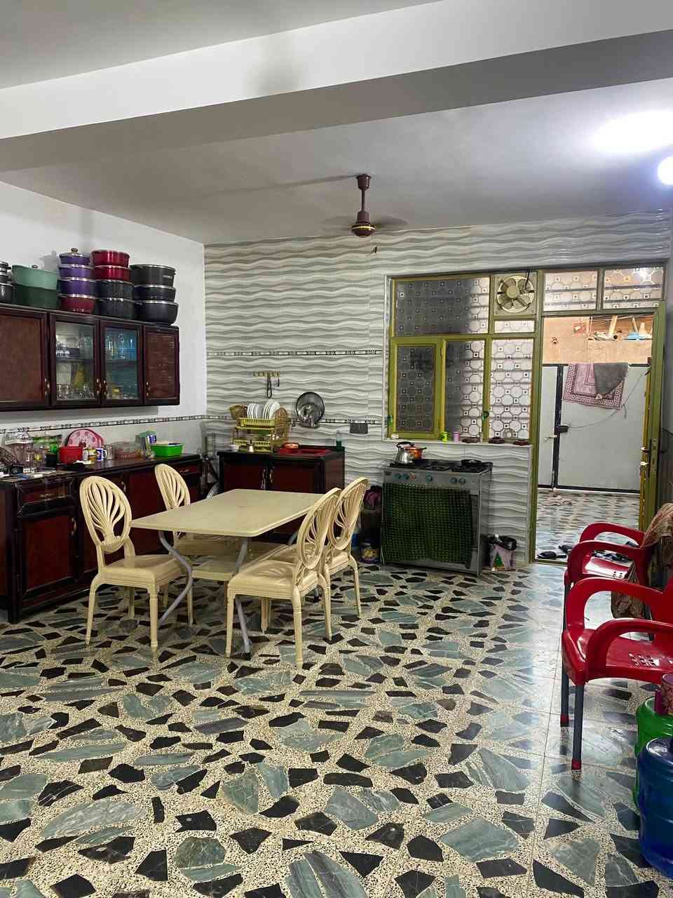 بيت. 150 للبيع.  بدايه المنطقه
يحتوي. بيت. ع ٢غرف نوم. صاله جبيره.  ستقبال.   شغل.  صحيات. داخليه وخارجيه.    بيت. نضيف. كلش.        ستقبال وغرفه. ديكور.    بيت.  قريب ع شارع. خدمات. كله متوفره.  مي. تبليط مجاري.   سوق. قريب.   من كل خدمات. متوفره  
موقع البيت مدينه. الصدر.  دسيم. قرب. حسينيه. العصائب.  سعر ٨٠ بي مجال. بصيط كلش   
تواصل. وتساب ***********
