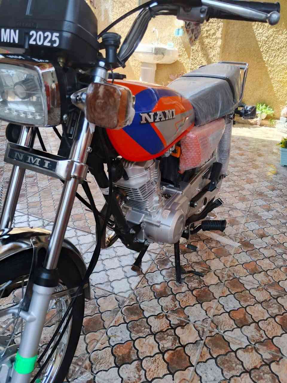 السلام عليكم دراجه نامه  موديل 2025🔥 لون البرتقالي المميز 🧡 للبيع اوراق وكيل كاملات 7 اوراق . الدراجه كفاله عامه ونضيفه حيل ونصبتها تخبل وعلى وضع الوكالهه نقصها جناي مرتب💯  عنواني بابل المركز📍والشراي بخدمته للاستفسار *********** او ***********

