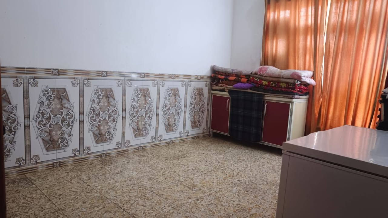 بيت للبيع يتكون من
. غرفتين.
صاله . مطبخ . استقبال . بناء جديد  
في حي الشهداء طابو 
المساحه ١٤٠ متر للاستفسار الاتصال ***********
